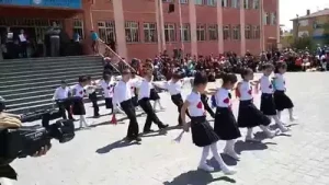 2 B Sınıfı 23 Nisan Damat Halayı Gösterisi Albüm Kapağı