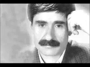 Abdullah Papur Kapıya Oturmuş Boynunu Eğmiş