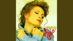 Ajda Pekkan – Bir Yabancı Gibi Albüm Kapağı
