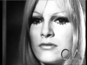 Ajda Pekkan – Boş Sokak Albüm Kapağı