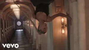 Ariana Grande No Tears Left To Cry Albüm Kapağı