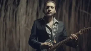 Ay Tenli Kadın Albüm Kapağı