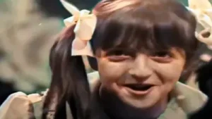 Ayça Elma Şekerleri Küçük Kız Albüm Kapağı