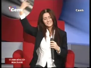 Aynur Haşhaş O Yar Gelir Albüm Kapağı