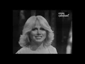 Behiye Aksoy Yalan Dünya Albüm Kapağı
