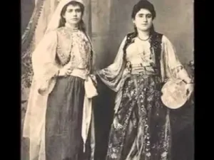 Bülbülüm Altın Kafeste Albüm Kapağı