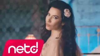Burcu Güneş Bir Kadın