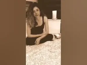 Büşra Periz Sonunda Yalnız Kaldım Albüm Kapağı