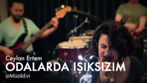 Ceylan Ertem Odalarda Işıksızım Albüm Kapağı