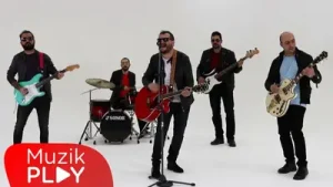 Çizgi Bana Nazır Albüm Kapağı