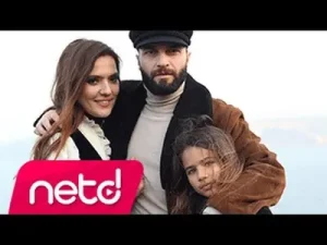 Demet Akalın Beş Yıl Albüm Kapağı