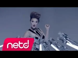 Demet Akalın Özgüveni Tavan Albüm Kapağı