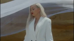 Demet Elloo Gecenin Vakti Albüm Kapağı