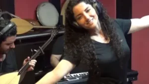 Deniz Toprak Sen Benden Gittin Gideli Albüm Kapağı