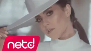 Derya Uluğ Ne Münasebet Albüm Kapağı