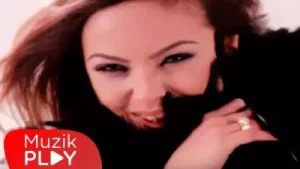 Ebru Gündeş Deli Divane Albüm Kapağı