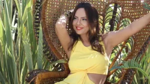 Ebru Gündeş – Sen Yoluna Ben Yoluma Albüm Kapağı