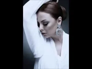 Ebru Gündeş Tanimam Senden Başka Albüm Kapağı