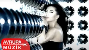 Ebru Yaşar Eğer Albüm Kapağı