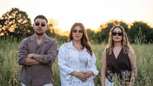 Ebru Yaşar & Sıla Şahin & Samet Kardeşler – Sanmadan Git (Remix) Albüm Kapağı