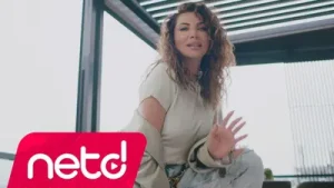 Ebru Yaşar Yalnız Uyunmaz