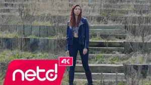 Ecem Uzgör Yılan Albüm Kapağı
