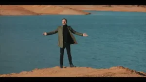 Efe Güngör Gelir Gelir Albüm Kapağı