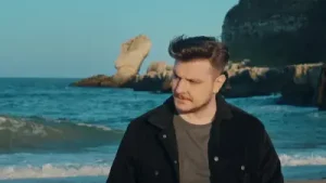 Ekin Uzunlar Ağla Gözüm Albüm Kapağı