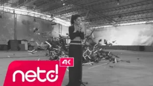 Elif Turan İyi Değilim Albüm Kapağı
