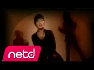 Emel Müftüoğlu Deli Et Beni Albüm Kapağı