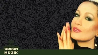 Emel Sayın Böyle Kutlanırmış Hep Ayrılıklar