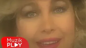 Emel Sayın Üzüldüğün Şeye Bak Albüm Kapağı
