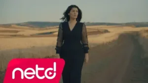 Esra Öztürk Dünya Albüm Kapağı