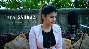 Esra Şahbaz Şu Kışlanın Kapısına Akustik Albüm Kapağı