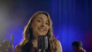 Ezgi Aktan İyi Düşün Taşın Albüm Kapağı