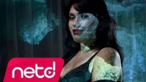Ezgi Koşa Kum Albüm Kapağı