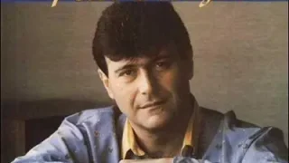 Ferdi Özbeğen Büklüm Büklüm
