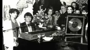 Ferdi Özbeğen Her Gece Albüm Kapağı