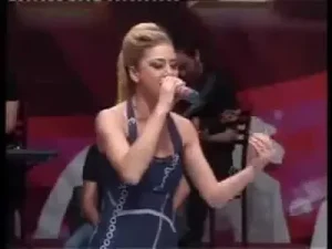 Gizem Kara Oralı Değil Albüm Kapağı