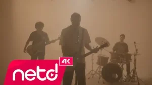 Gözükorolmayasıca Her Şey Yolundaymış Gibi Albüm Kapağı
