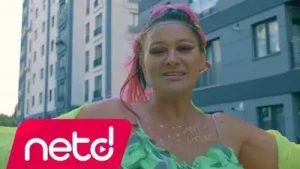 Gül Aksu Ay Hello Albüm Kapağı