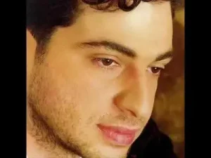 Hakan Taşıyan Yaşıma Bakmayın Albüm Kapağı