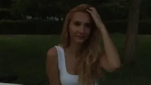 Hande Ateş Yaşa Beni