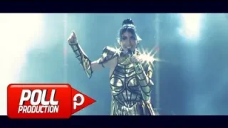 Hande Yener Emrine Amade