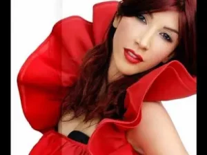 Hande Yener İçmişim Dertliyim Albüm Kapağı