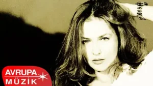 Hülya Avşar Yarası Saklım Albüm Kapağı