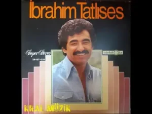 İbrahim Tatlıses Ayağına Giymiş Kara Yemeni