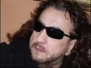İlhan İrem Yeraltından Fısıltılar Albüm Kapağı