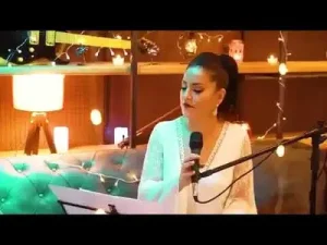 İnci Mercan Ateşle Oynama Albüm Kapağı