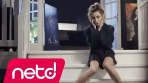 İrem Derici Bana Hiçbir Şey Olmaz Albüm Kapağı